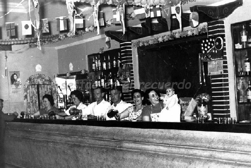 Fiestas de Sestao en el bar el Kasko 1962.jpg